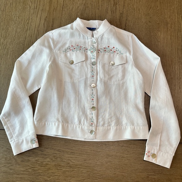 J.H. Collectibles Lightweight Embroidered Button Down Jacket Size Medium White - Picture 3 of 10
